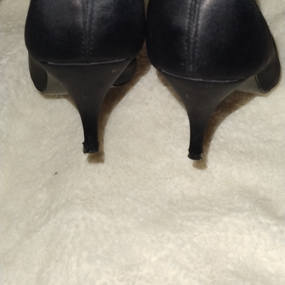 Shiny/sheen pointy black booties - Picture 3 of 6